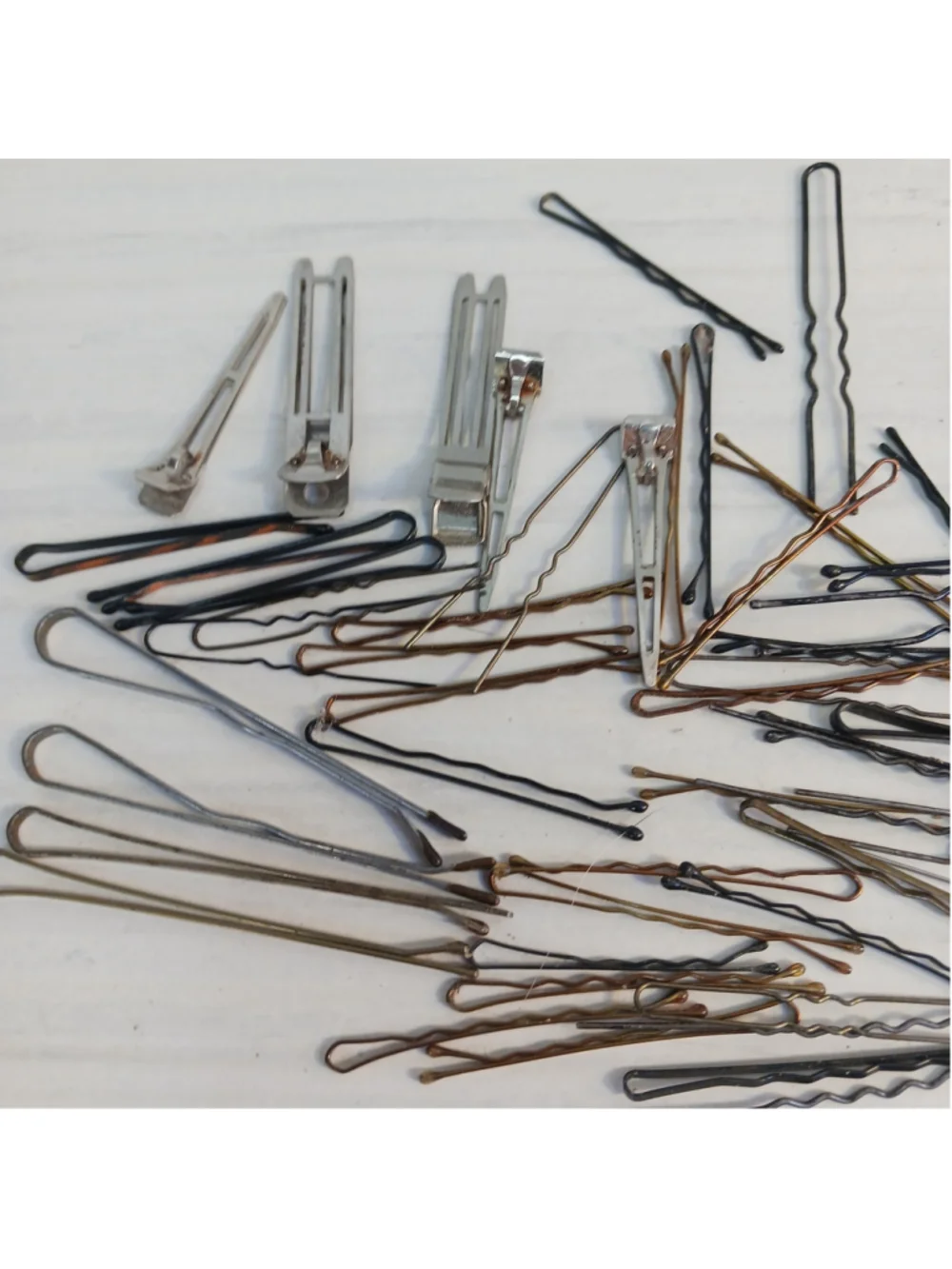 Lot Of Vintage Hair Pins And Bobby Pins Clips As Seen In Photos Beautician Retro